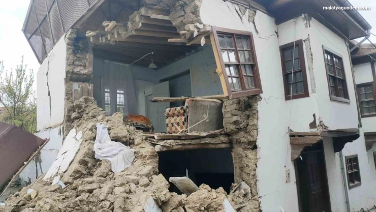 Deprem bölgesindeki tescilli yapılara restorasyon desteğinde başvuru süresi uzadı