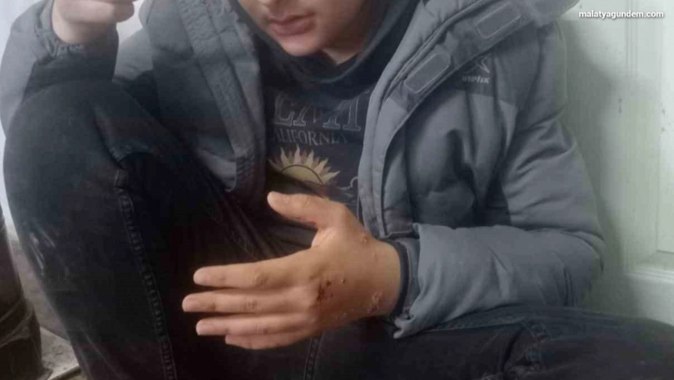 Deprem paniğiyle evin balkonundan atlayan çocuk yaralandı