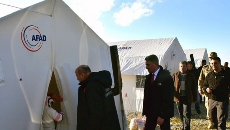 Vali Baruş Deprem Bölgesini Denetledi