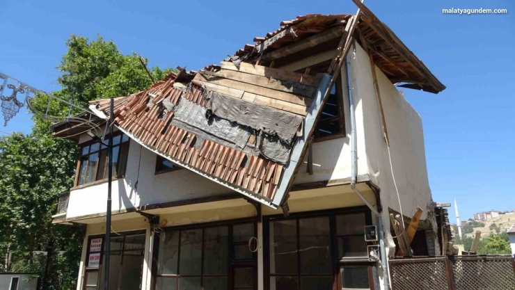 Depremin vurduğu 'lezzet caddesi sessizliğe gömüldü'