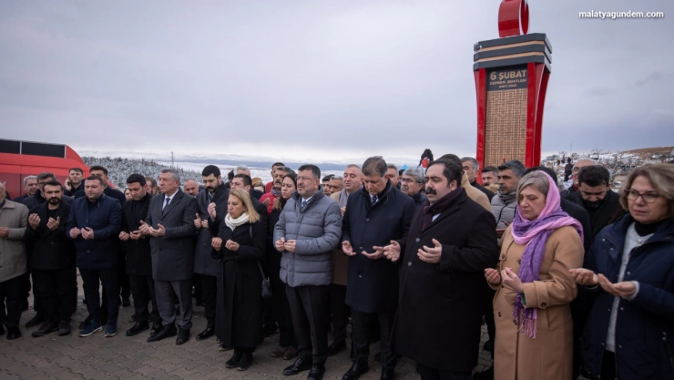 Depremlerini Yıldönümünde Deprem Şehitleri Anıldı