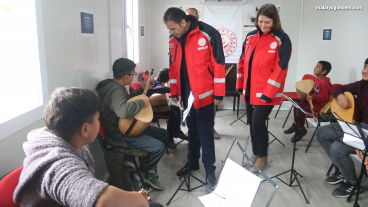 Depremzede çocuklar, psikososyal destek müzik atölyesinde buluştu