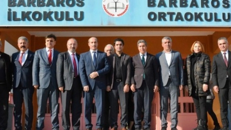 Dernekten Öğrencilere Yardım