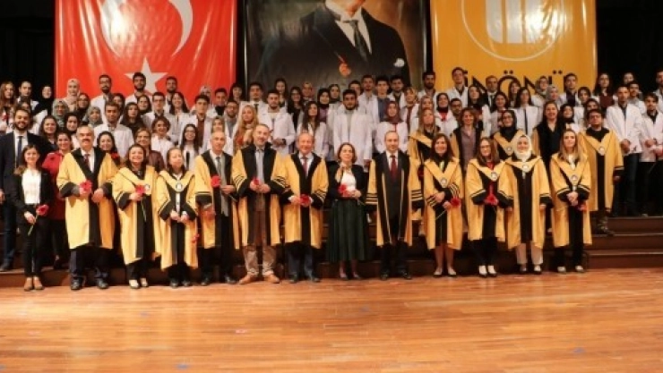 Eczacı Adaylarının Beyaz Önlüklerini Töreni