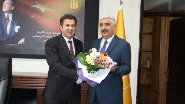 Eğitim Fakültesi Dekanlığında Görev Teslim Töreni