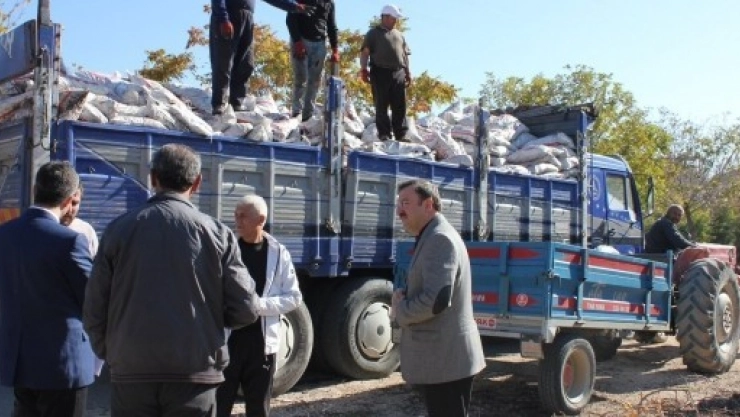 Fakirlere Yakacak Dağıtıldı