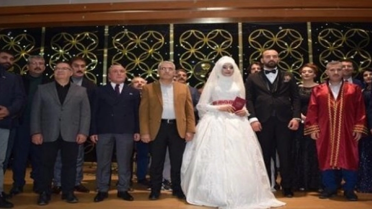 Gazeteci Aladağ Ailesinin Mutlu Günü