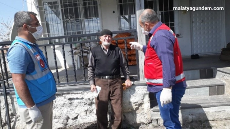 Gözyaşları içerisinde bin TL'sini bağışladı