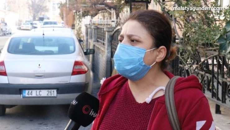 Gözyaşları içinde kayıp kızını arıyor
