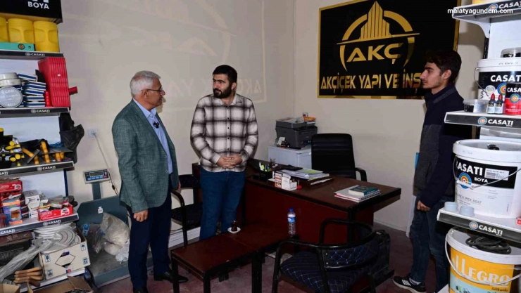 Güder Eskimalatya'da geçici iş yerindeki esnafları yalnız bırakmıyor