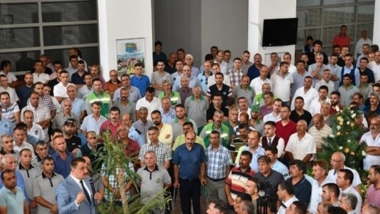 Gürkan, Büyükşehir Belediyesi Çalışanlarıyla Bayramlaştı
