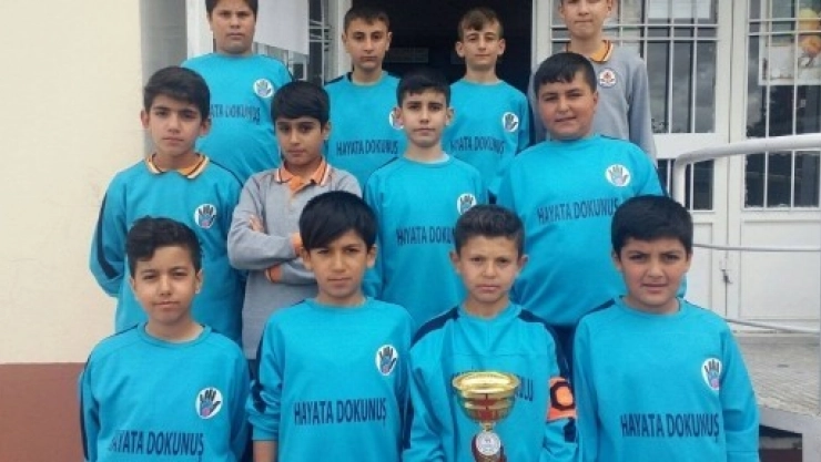 Hentbolda Necatibey Finalde Elendi