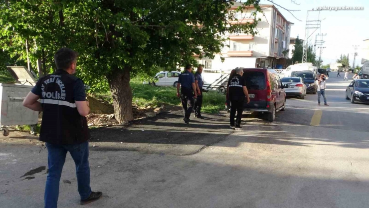 Hurdacıların alacak verecek kavgası kanlı bitti: 1 yaralı