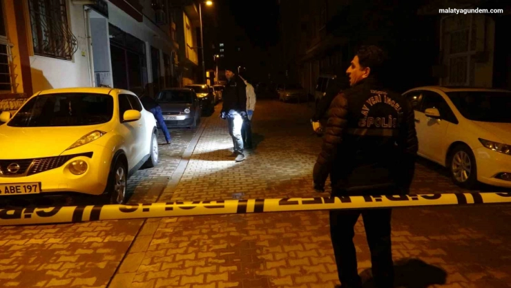 Husumetlilerin silahlı satırlı kavgasında ortalık savaş alınana döndü: 1 ağır yaralı