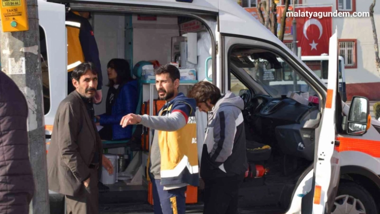 İki otomobilin çarpıştığı kaza ucuz atlatıldı