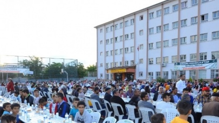 İlk Kez Oruç Tutan Çocuklar Birlikte İftar Yaptı