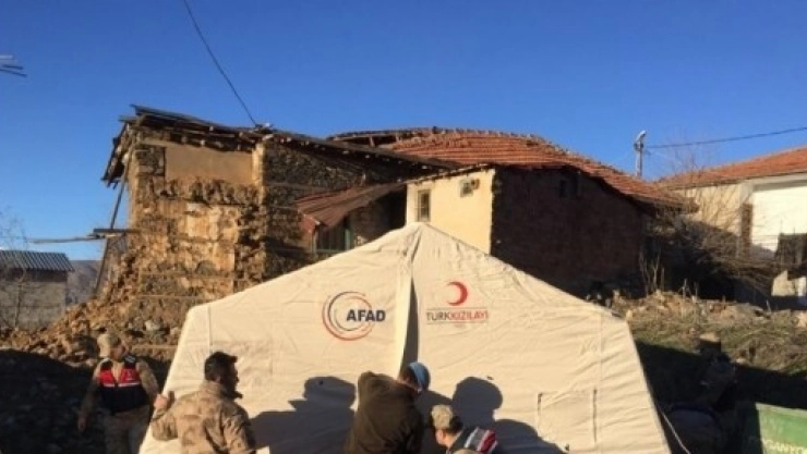 Jandarmalar Depremzedeler İçin Seferber Oldu