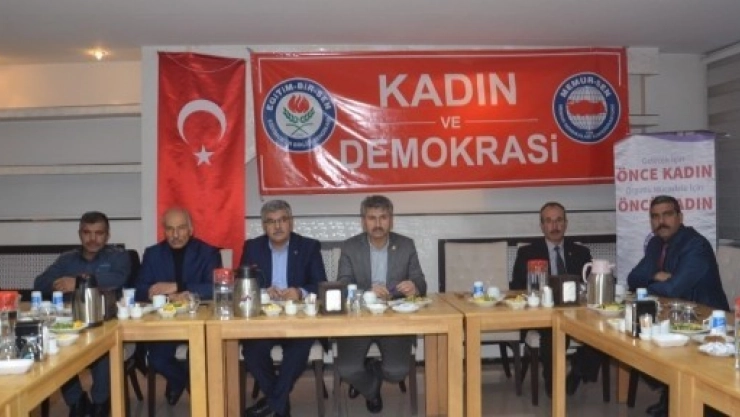 'Kadın ve Demokrasi' Konulu Konferans