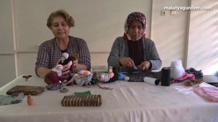 Kadınlar hem para kazanıyor hem de geleneksel kültürü yaşatıyor