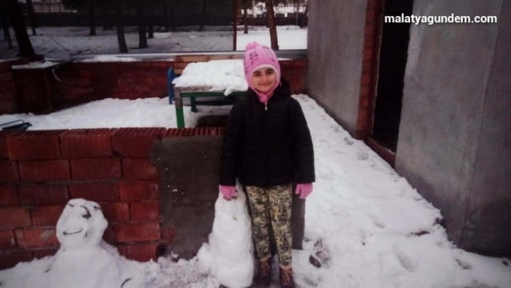 Kar çocukları sevindirdi