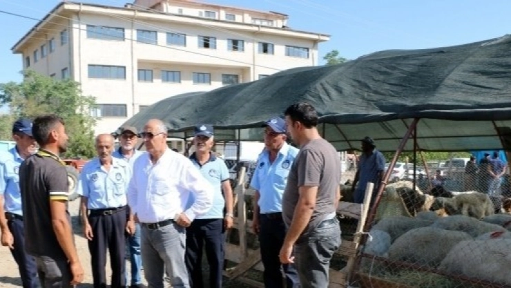 Karadağ Hayvan Pazarını Denetledi