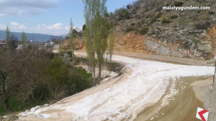 Karayolu sondaj suyundan geçit vermiyor