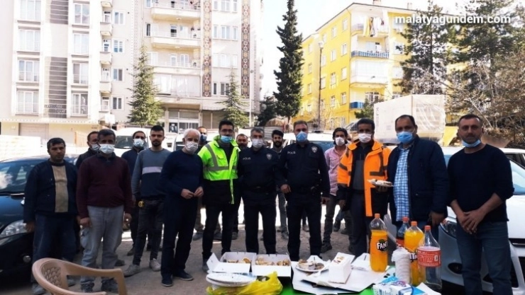 Kavga diye geldiler, sürprizle karşılaştılar
