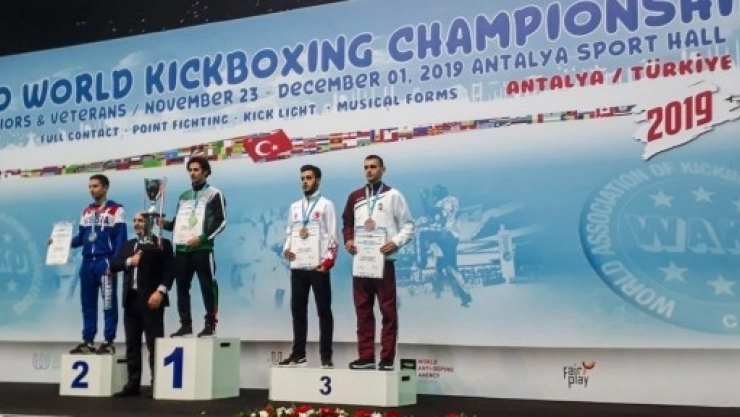 Kaya, Dünya 3'ncüsü Olarak Döndü