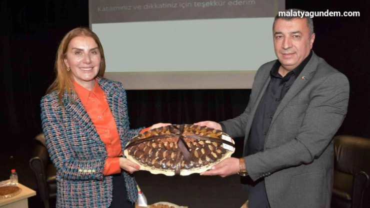 Kayısının sağlığa faydaları panelde anlatıldı