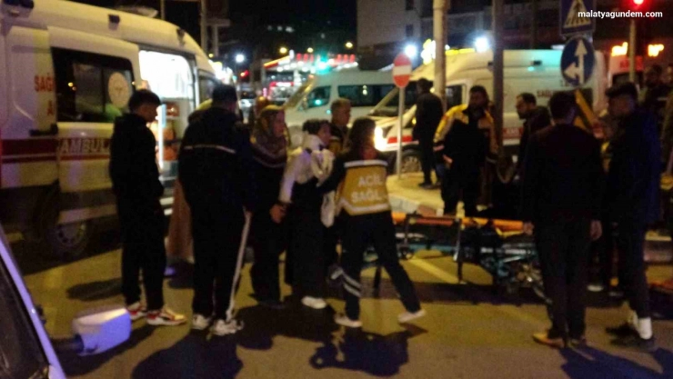 Kazaya karışan sürücü aracı bırakıp kaçtı: 3 yaralı