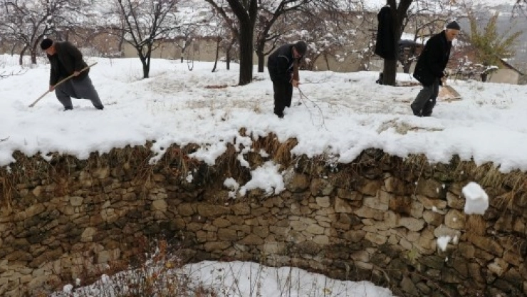 Kışın Yağan Karı Saklayıp Yazın Satıyorlardı