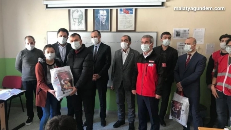 Kızılay öğrencileri unutmadı