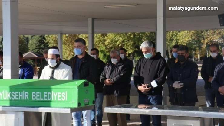 Kocası tarafından öldürülen kadın gözyaşlarıyla defnedildi