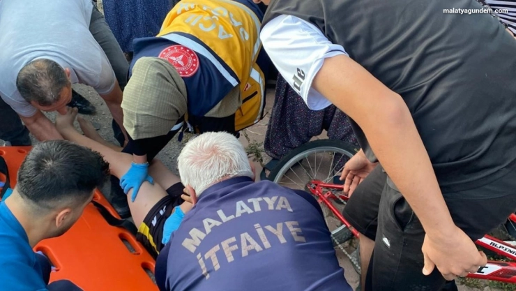 Kontrolden çıkan araç çocukların arasına daldı: 3 yaralı