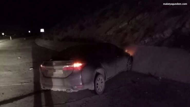 Kontrolden çıkan otomobil bariyerlere çarptı: 1 yaralı