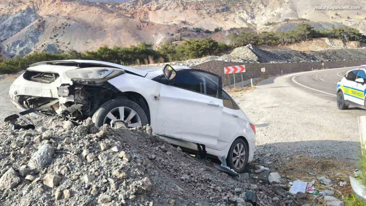 Kontrolden çıkan araç toprak yığınına çarptı: 1 yaralı
