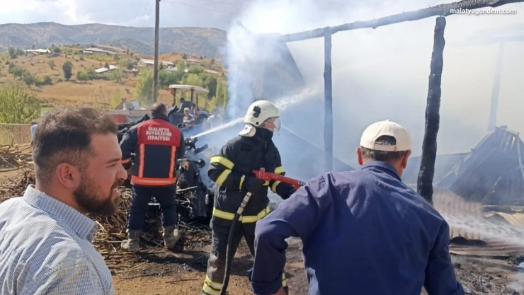 Ahır yangınında 10 büyükbaş hayvan telef oldu