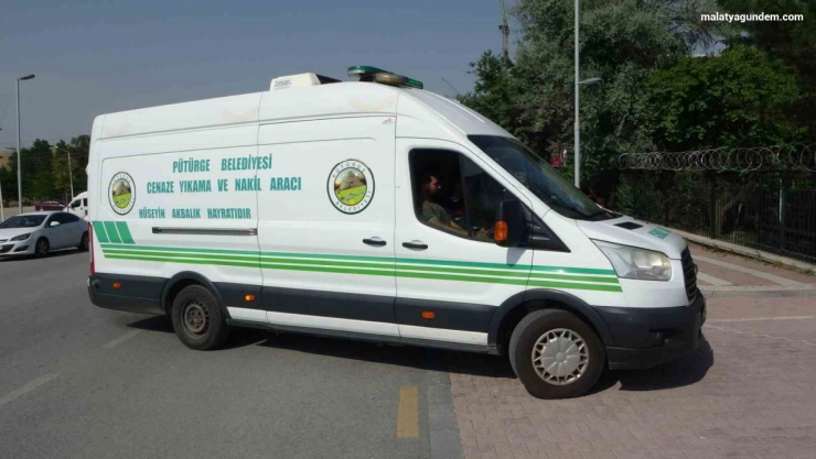 Bıçaklı kavgada 1 kişi hayatını kaybetti