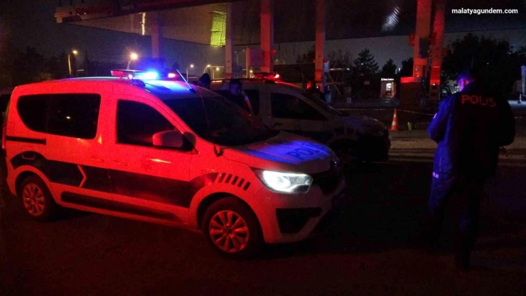 Bıçaklı kavgada 2 kişi yaralandı