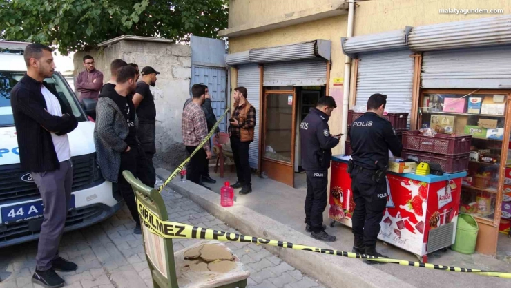 Kernekte bakkal işleten şahıs iş yerinde ölü bulundu