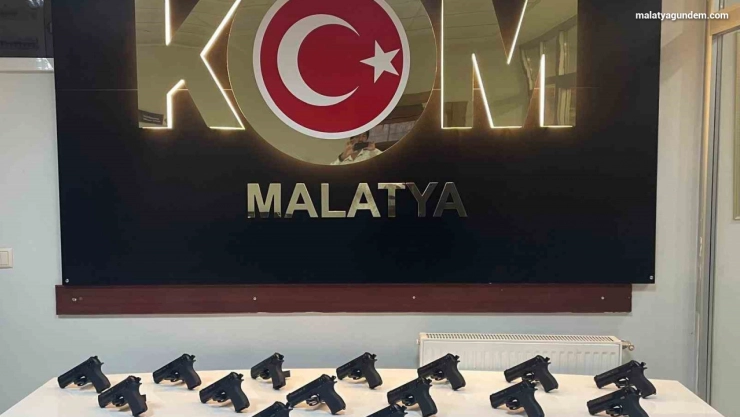Malatya'da çok sayıda kaçak silah ele geçirildi