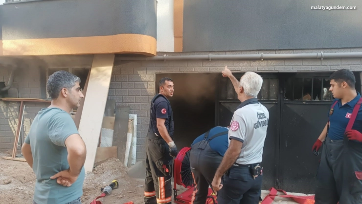Turgut Özal Mahallesindeki depo yangını korkuttu