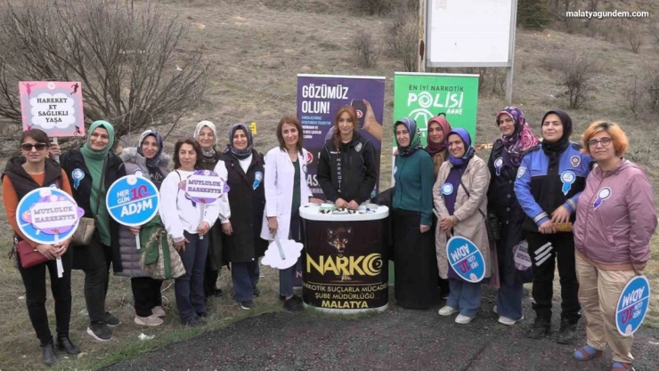 Doğa yürüyüşü ve fidan dikimi etkinliği düzenlendi