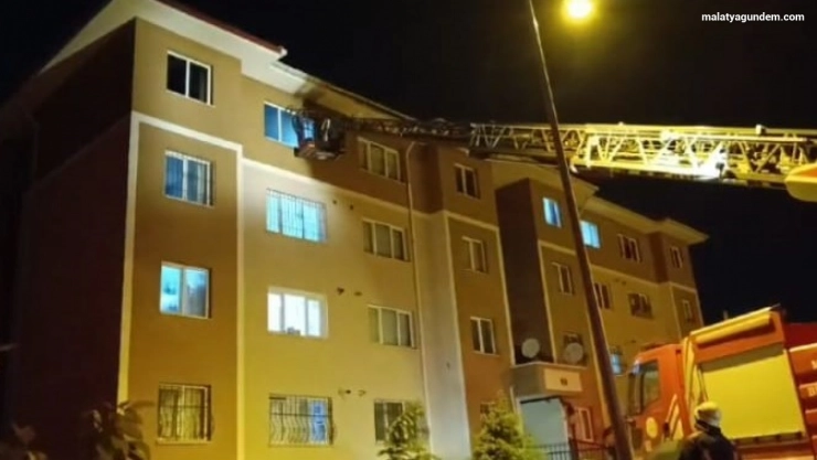 Ev yangını korkuttu