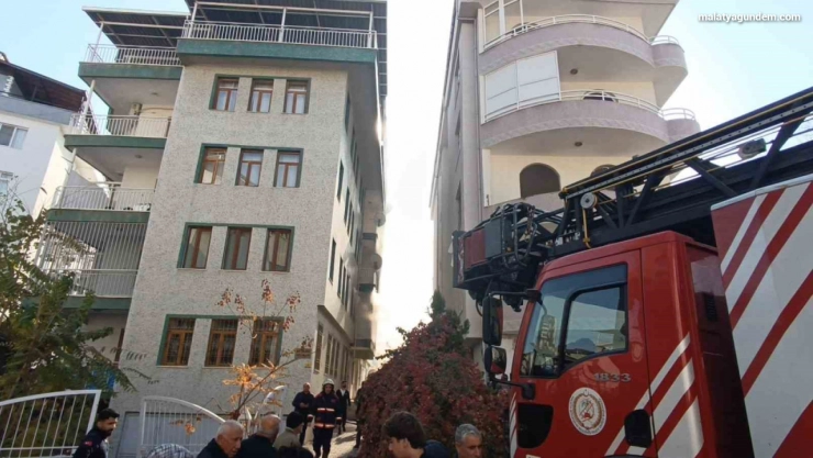 Çıkan ev yangını korkuttu