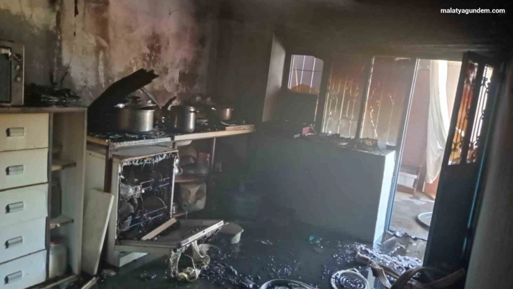 Malatya'da ev yangını
