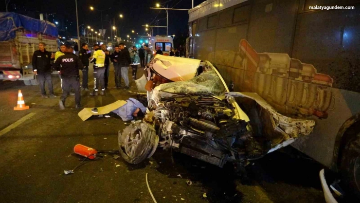 Yimpaş kavşağında feci kaza: 2 ölü, 3 yaralı