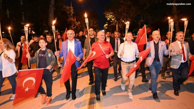 Malatya'da fener alayı yürüyüşü