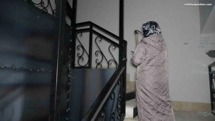 Malatya'da hasarlı binalardaki hırsızlık olaylarına karşı keserli nöbet
