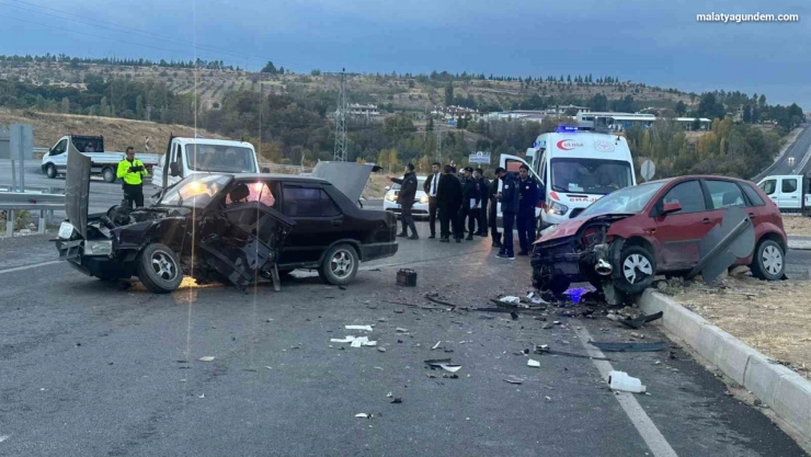 Malatya'da iki aracın çarpıştı kazada 3 kişi yaralandı